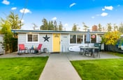 2 bed Cottage between creek and Bay