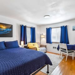 Nestled across from beach, find a versatile studio.