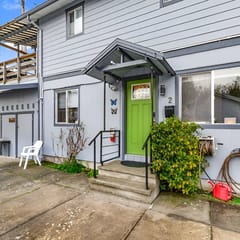 Full Apt with large kitchen across the street from the beach.