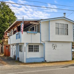 Large 3 bed home on Terrell creek near beach & state park