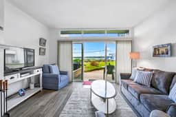 Jacob's Landing - front walk out condo. Bay view