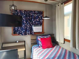 Sweet Caravan Tiny Home by creek & bay. Twin bed. - Image 5