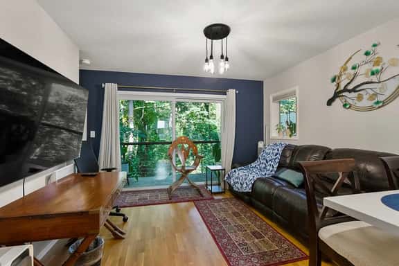 Peaceful, centrally located condo in Magnolia - Image 1