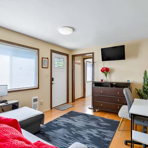 Full Apt with large kitchen across the street from the beach. - Image 1