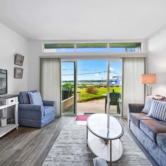 Jacob's Landing - front walk out condo. Bay view - Image 1