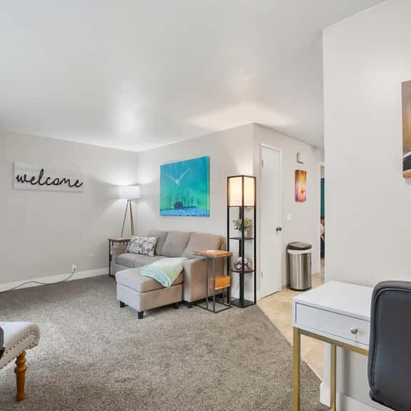 Central Location, Cozy Furnished Apartment #4. - Image 1