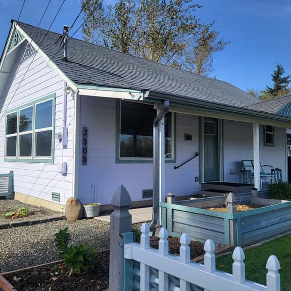 Cute Cottage with fully fenced yard, covered back patio with firepit. - Image 1