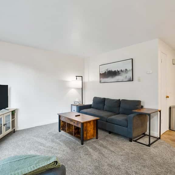 Central location - 1 bed  cozy furnished apt #2 - Image 1