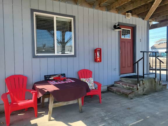 Nestled across from beach, find a versatile studio. - Image 4