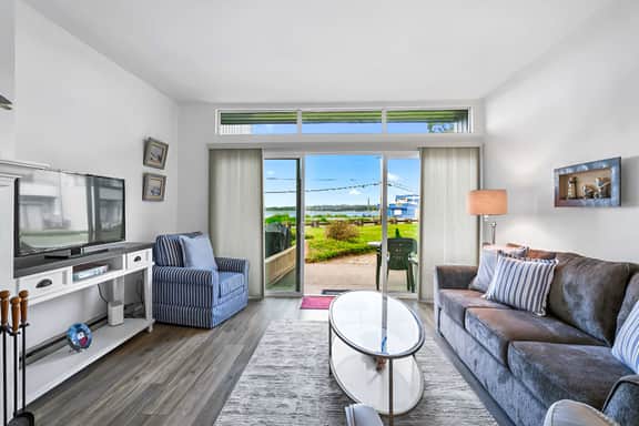 Jacob's Landing - front walk out condo. Bay view