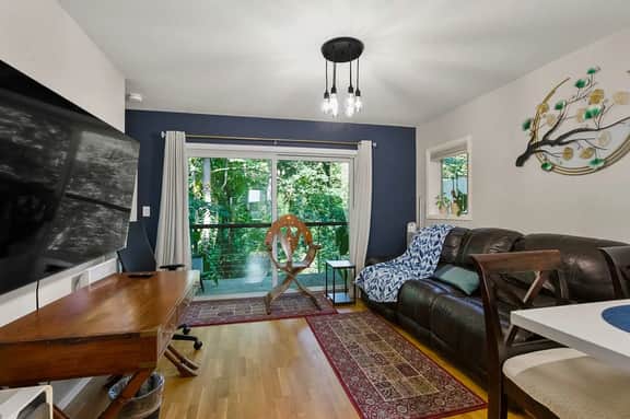 Peaceful, centrally located condo in Magnolia
