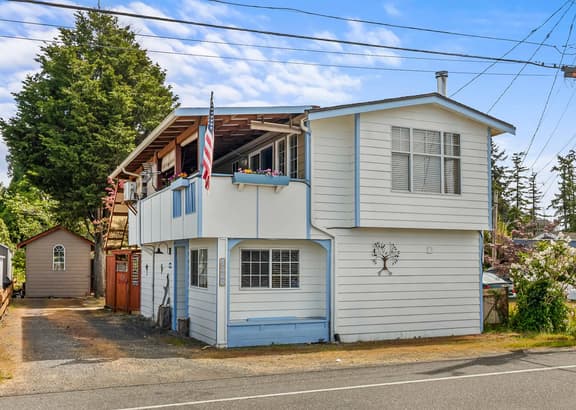 Large 3 bed home on Terrell creek near beach & state park